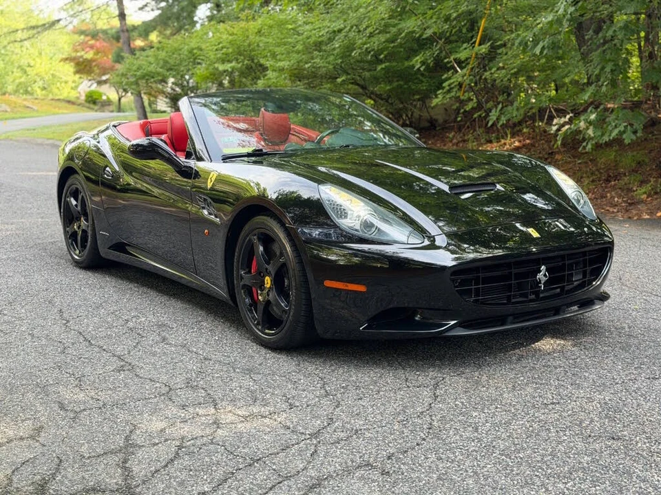 2010 Ferrari California - Image 2 of 31