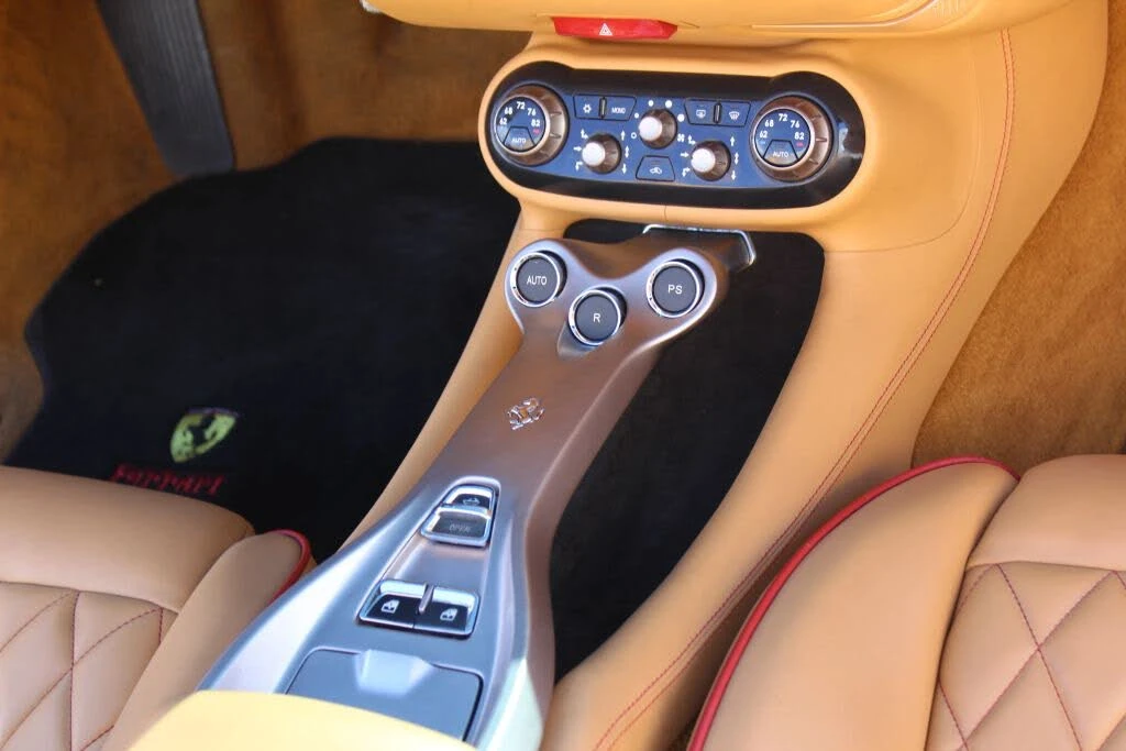 2010 Ferrari California - Image 28 of 31