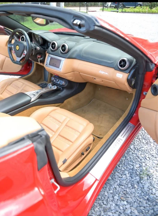 2010 Ferrari California - Image 2 of 8