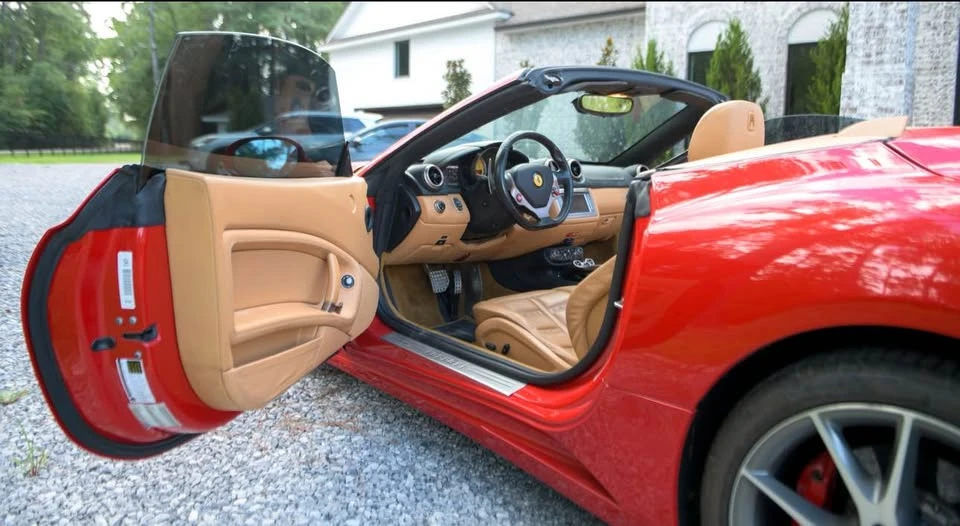 2010 Ferrari California - Image 3 of 8