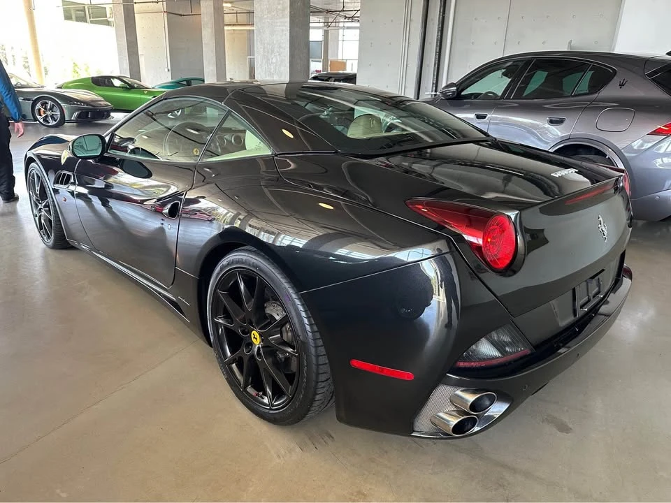 2010 Ferrari California - Image 2 of 3