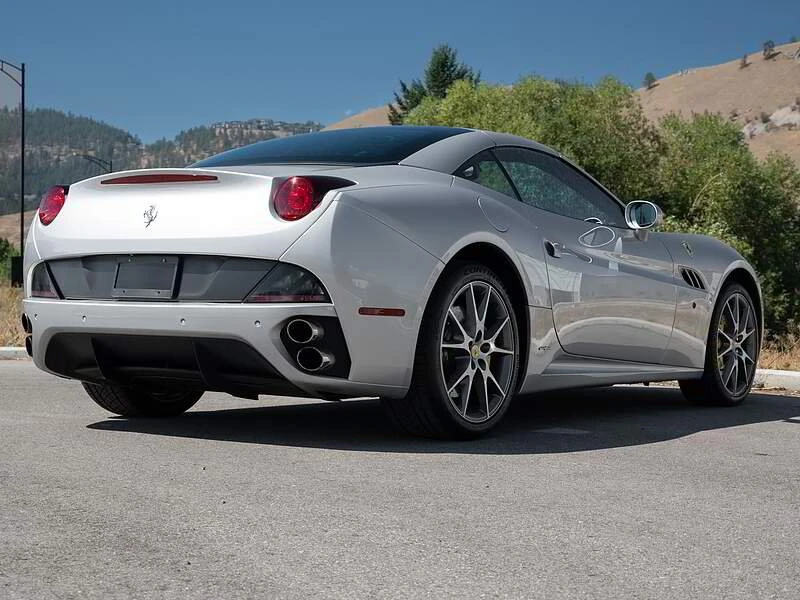 2010 Ferrari California - Image 2 of 19