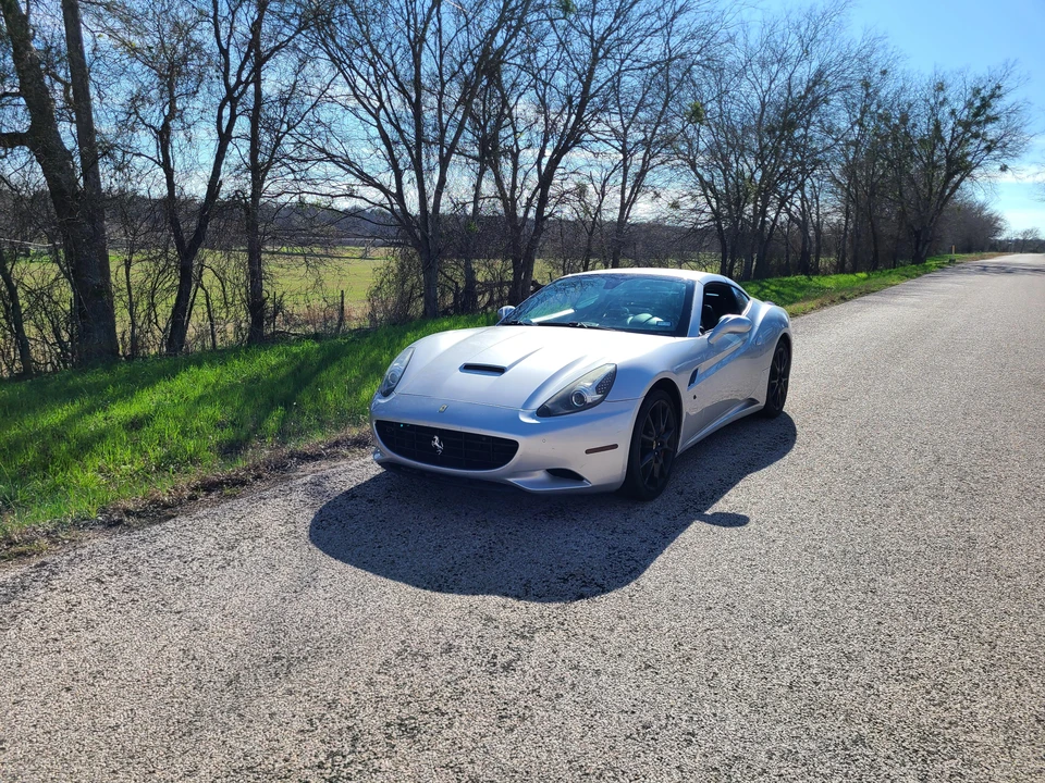 2010 Ferrari California - Image 8 of 31