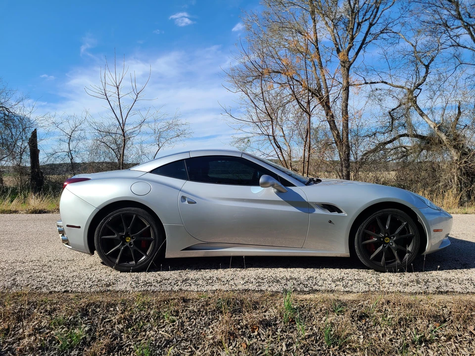 2010 Ferrari California - Image 14 of 31