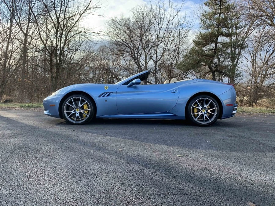 2010 Ferrari California - Image 2 of 9