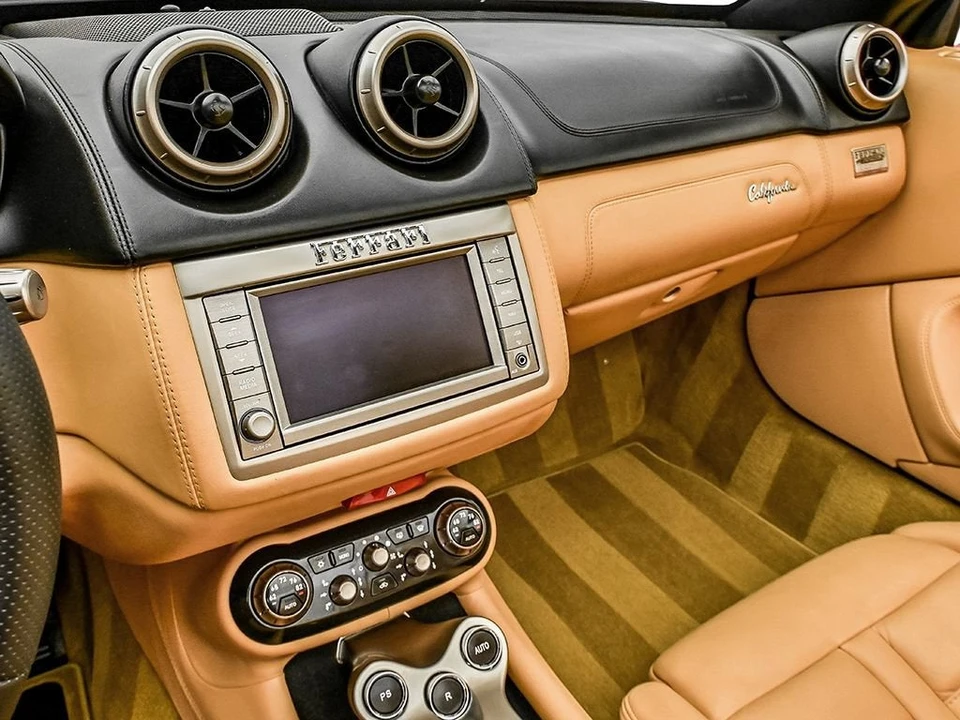 2010 Ferrari California - Image 14 of 31