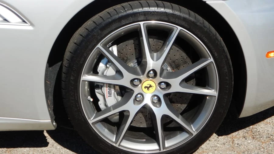 2010 Ferrari California - Image 16 of 17