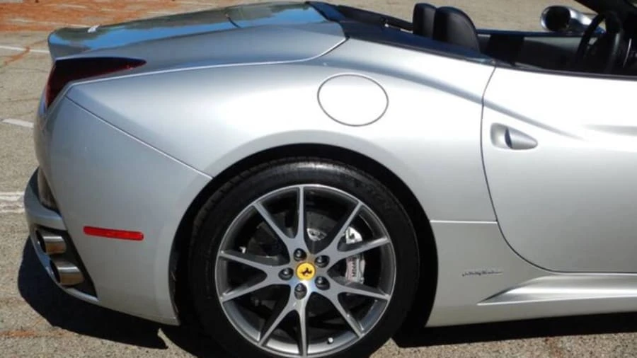 2010 Ferrari California - Image 17 of 17