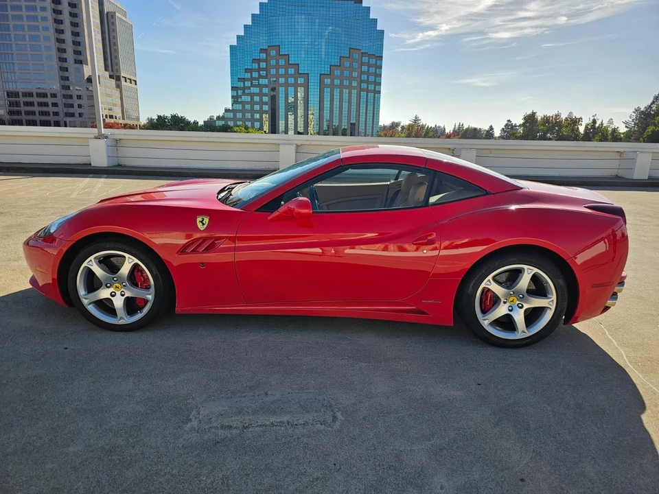 2010 Ferrari California - Image 2 of 21