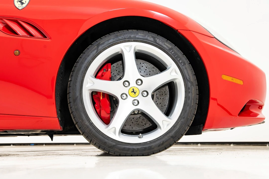 2010 Ferrari California - Image 23 of 31
