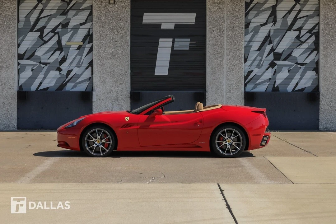 2010 Ferrari California - Image 2 of 2