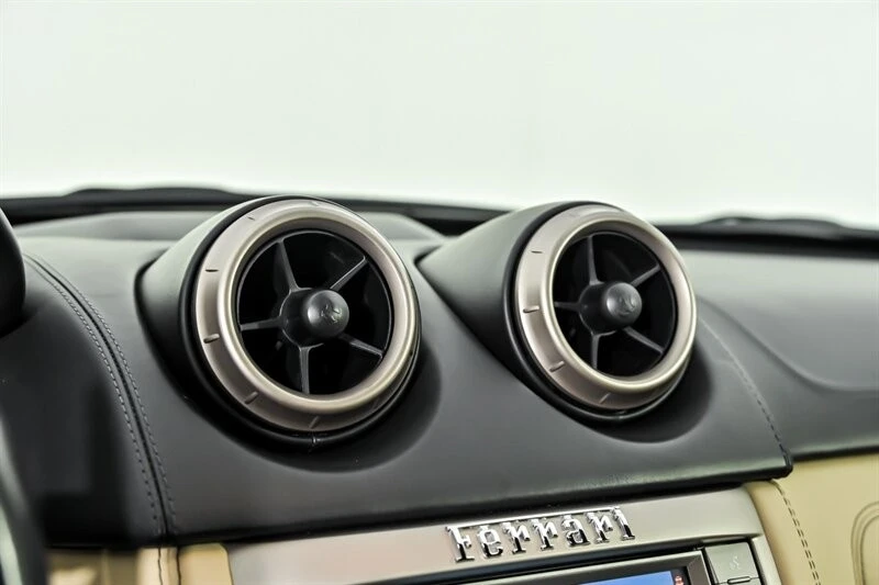 2010 Ferrari California - Image 26 of 31