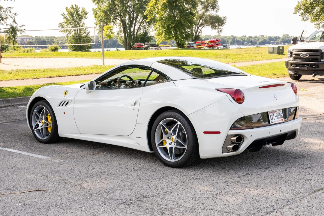 2010 Ferrari California - Image 14 of 31