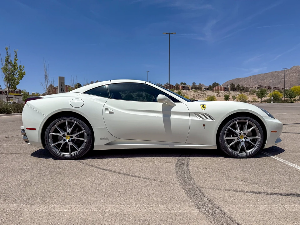 2010 Ferrari California - Image 12 of 31