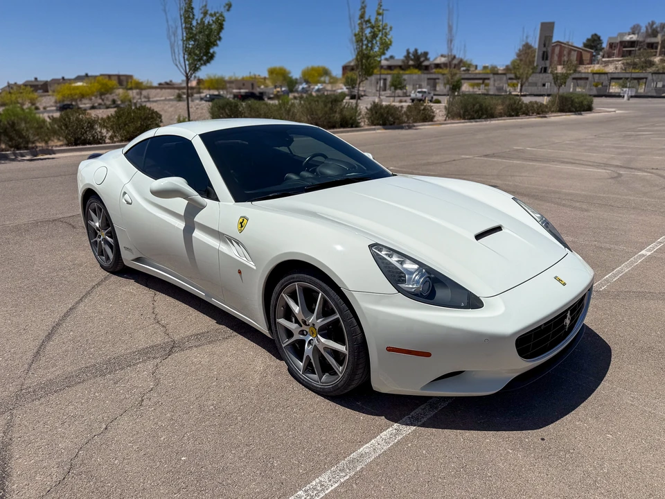 2010 Ferrari California - Image 15 of 31