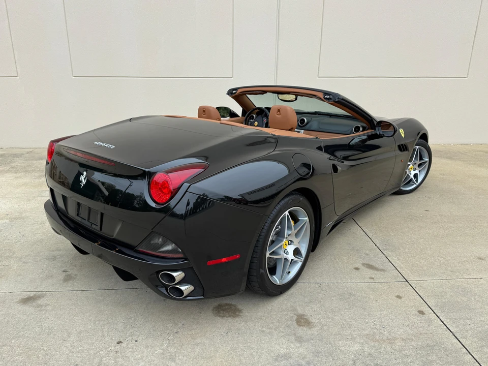 2010 Ferrari California - Image 26 of 31