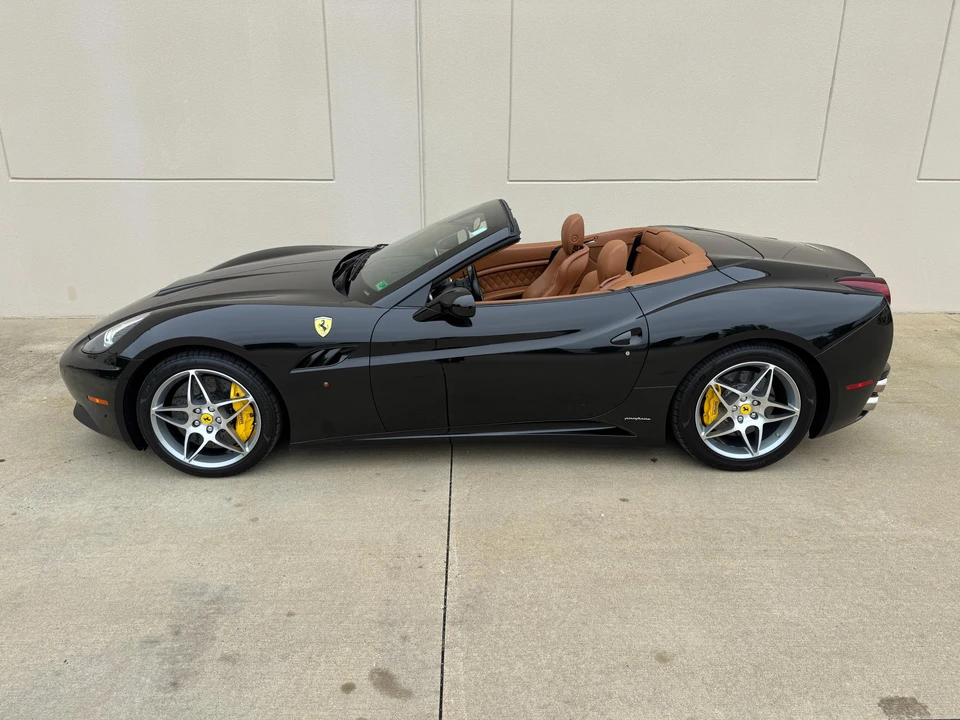 2010 Ferrari California - Image 16 of 31