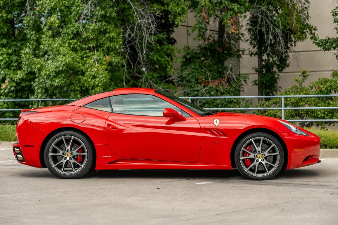 2010 Ferrari California - Image 15 of 31