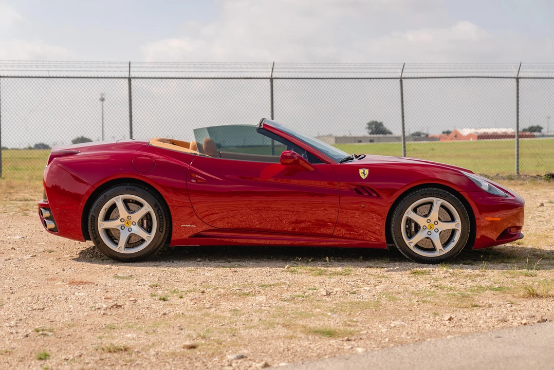 2010 Ferrari California - Image 13 of 31
