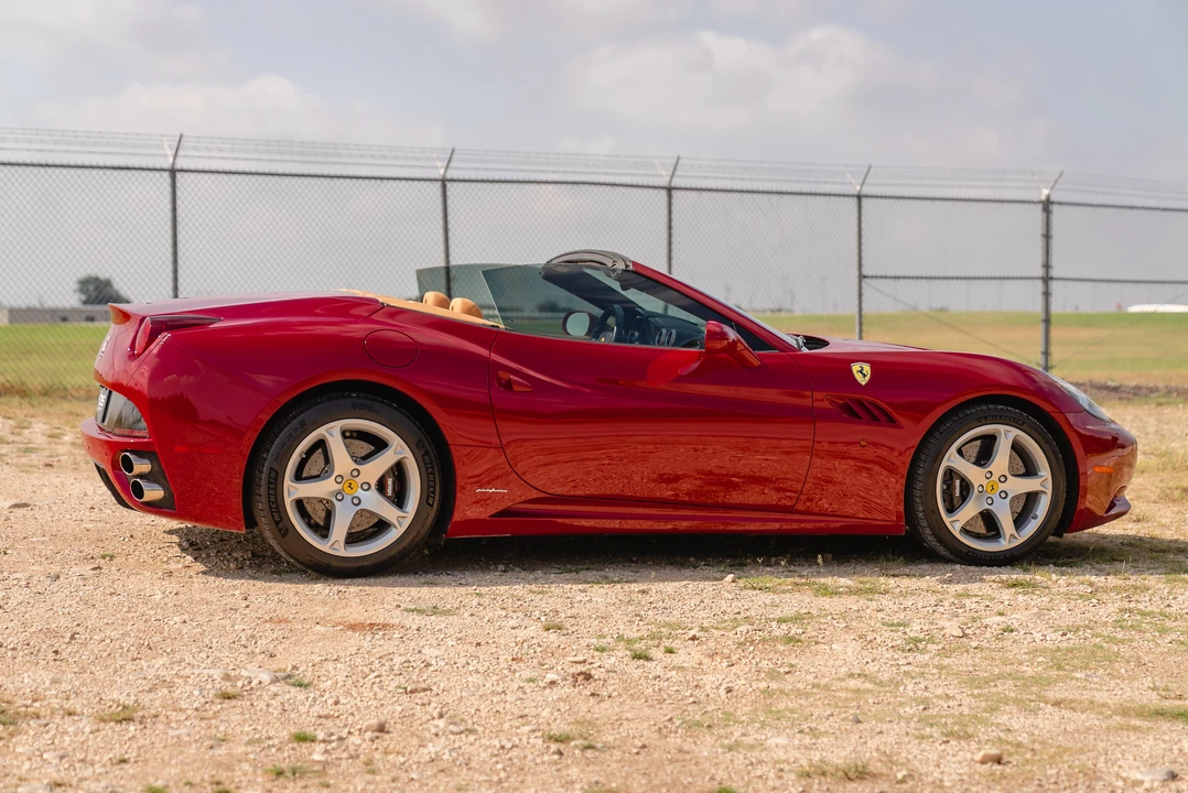 2010 Ferrari California - Image 12 of 31