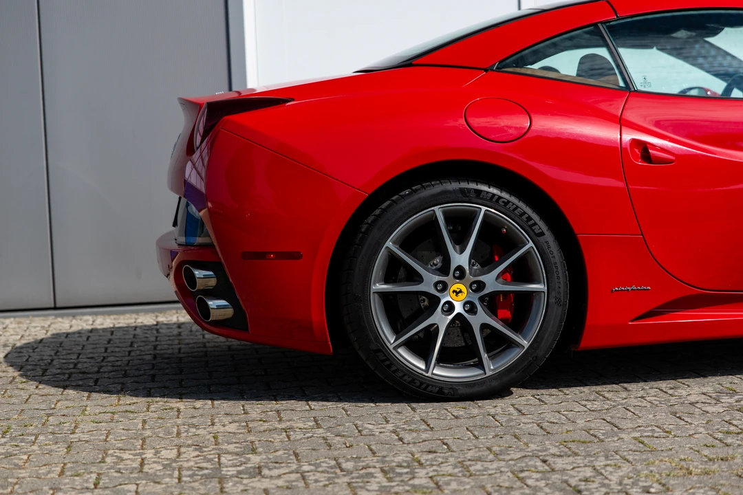 2010 Ferrari California - Image 25 of 31