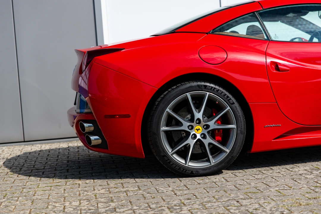 2010 Ferrari California - Image 26 of 31