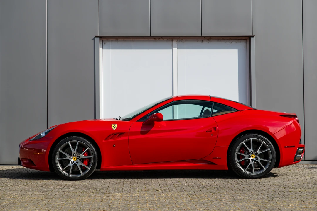 2010 Ferrari California - Image 8 of 31