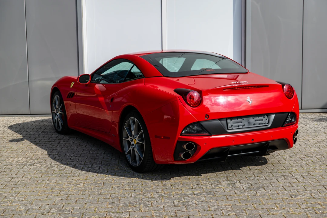 2010 Ferrari California - Image 7 of 31