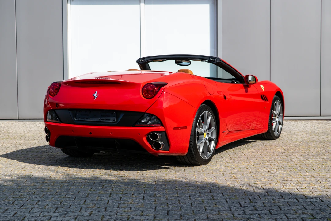 2010 Ferrari California - Image 5 of 31