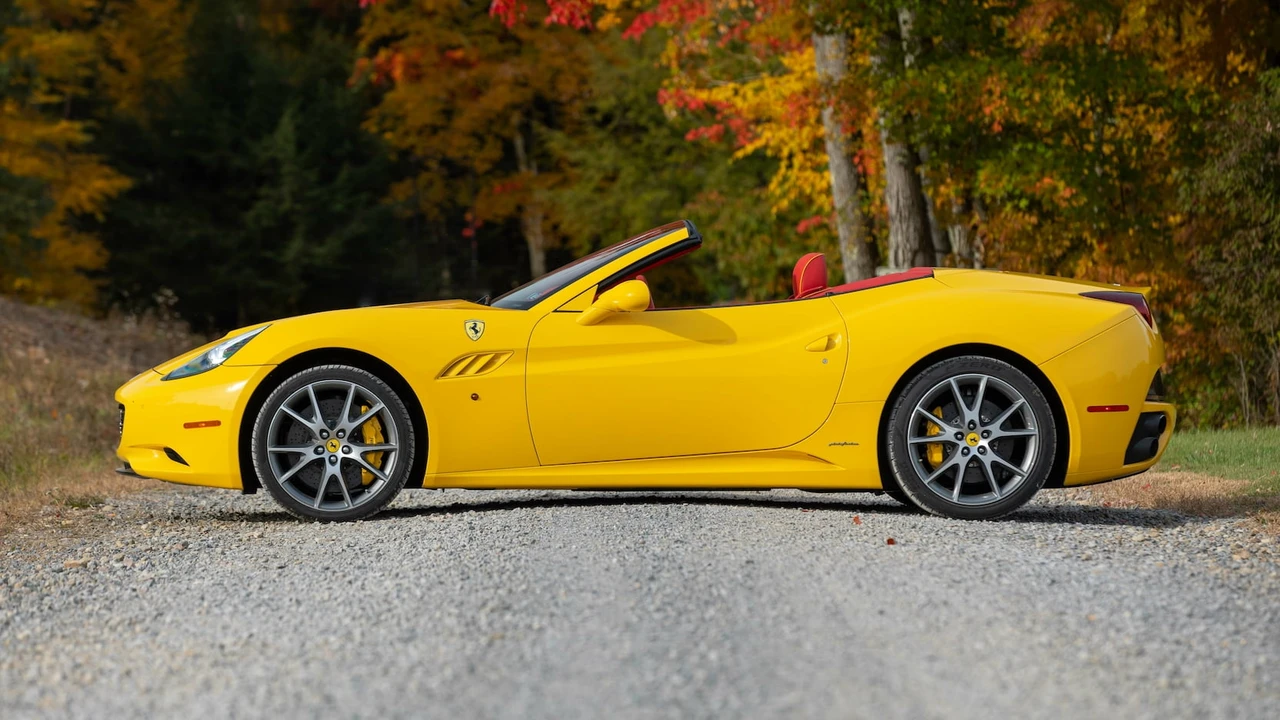 2010 Ferrari California - Image 2 of 31