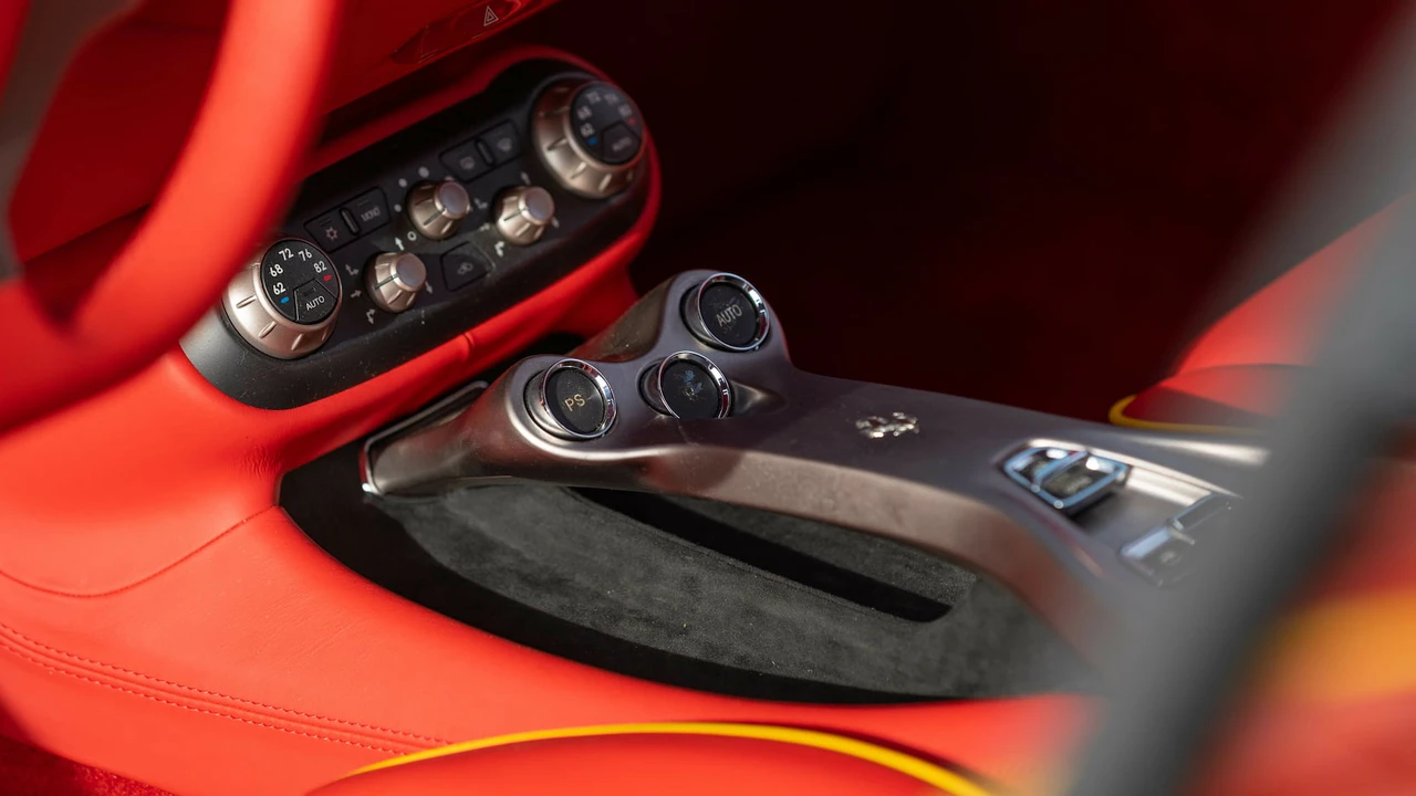 2010 Ferrari California - Image 21 of 31
