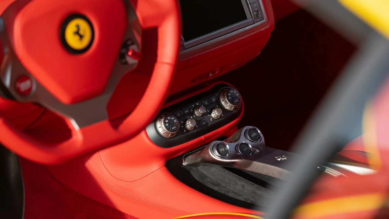 2010 Ferrari California - Image 24 of 31