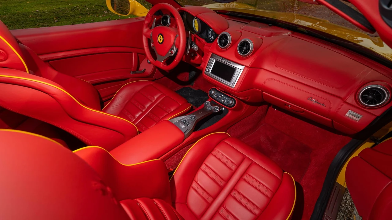 2010 Ferrari California - Image 5 of 31
