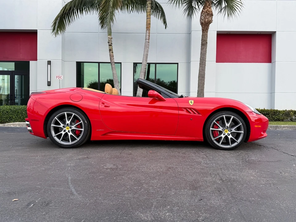 2010 Ferrari California - Image 2 of 21