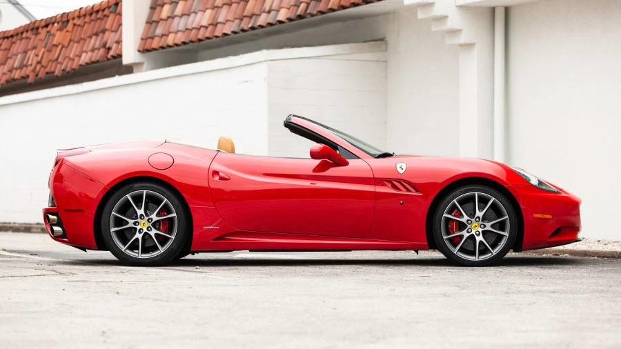 2010 Ferrari California - Image 2 of 31