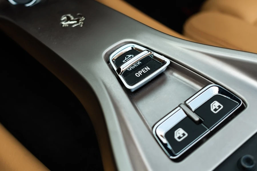 2010 Ferrari California - Image 20 of 31