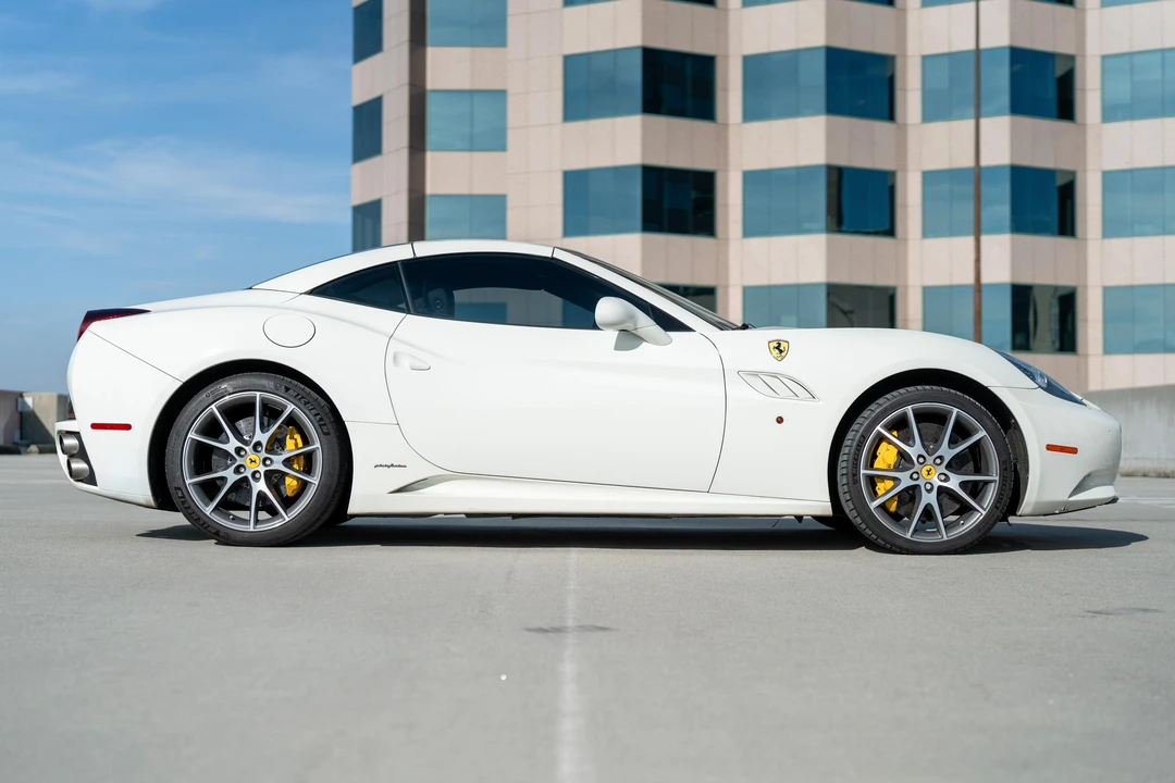 2010 Ferrari California - Image 16 of 31