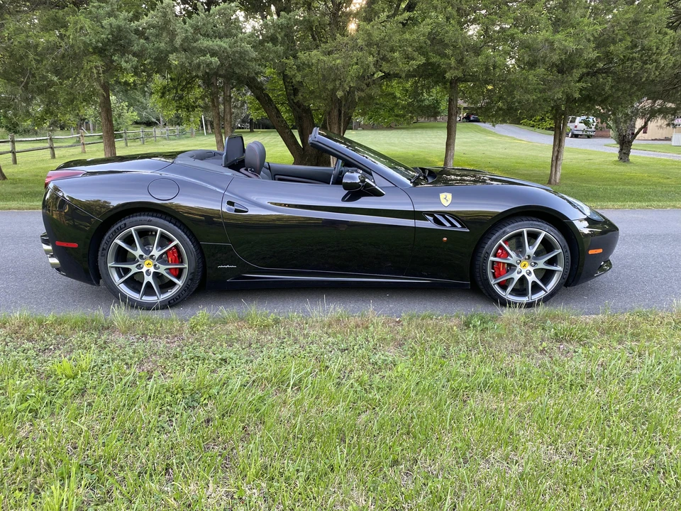2010 Ferrari California - Image 11 of 31