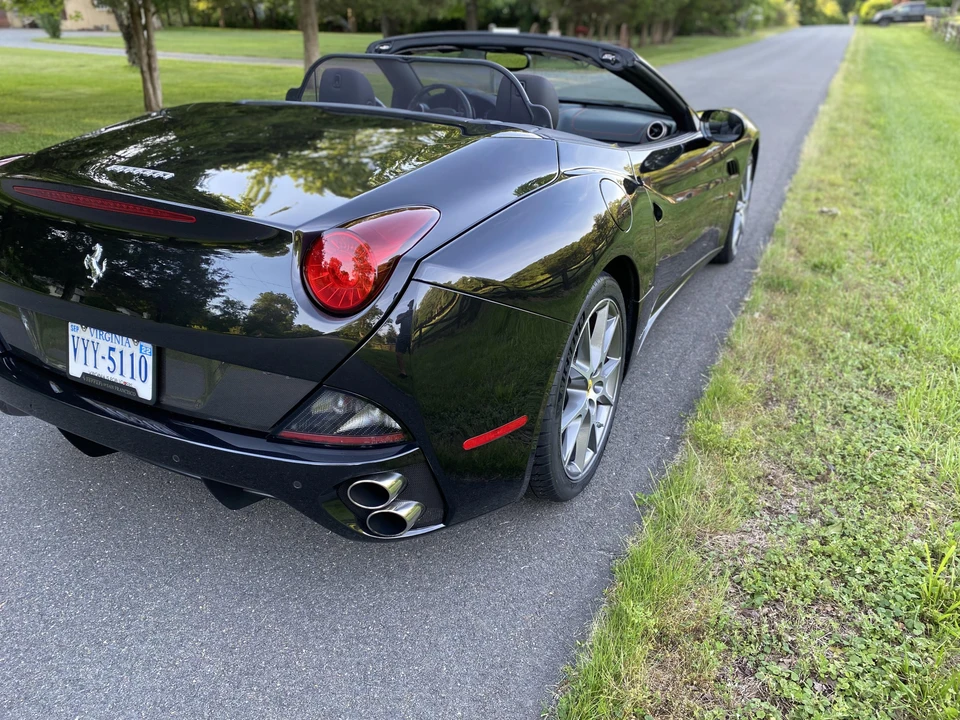 2010 Ferrari California - Image 10 of 31