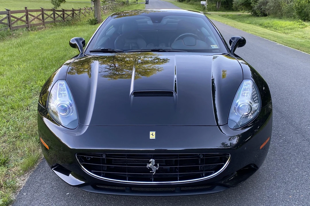 2010 Ferrari California - Image 2 of 31