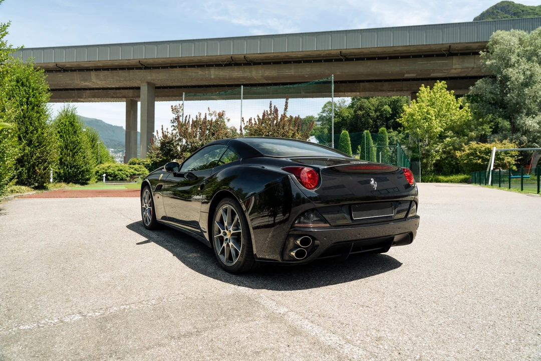 2010 Ferrari California - Image 6 of 31