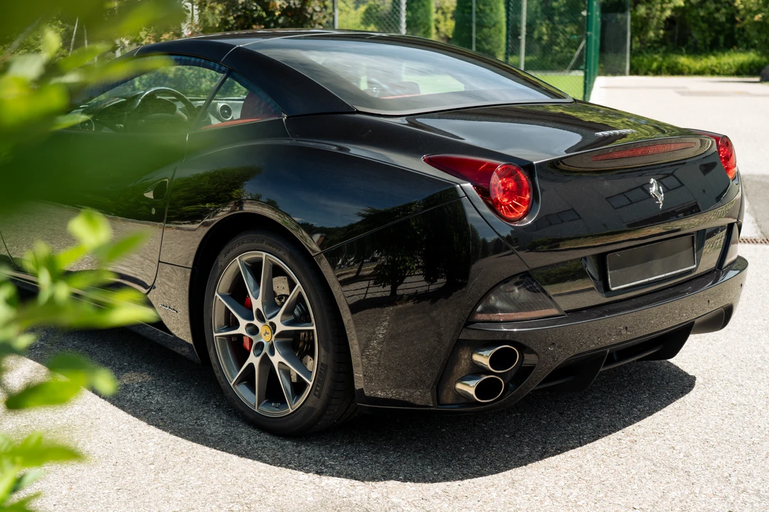 2010 Ferrari California - Image 24 of 31