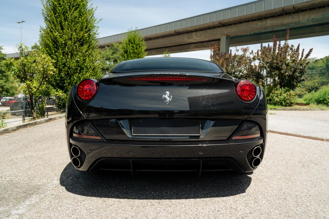 2010 Ferrari California - Image 5 of 31