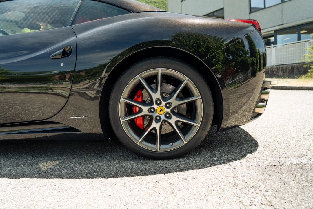 2010 Ferrari California - Image 25 of 31