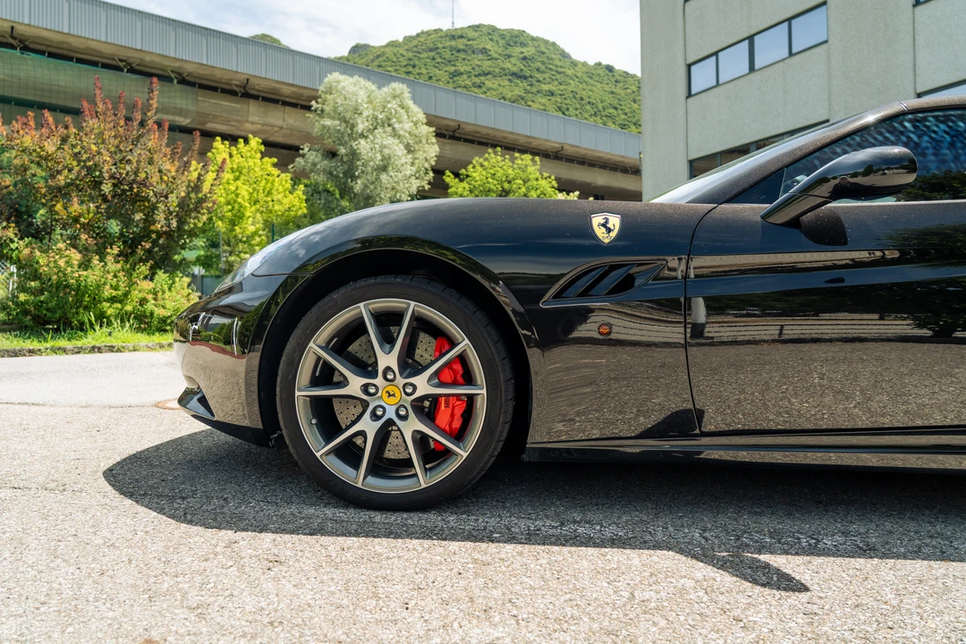 2010 Ferrari California - Image 28 of 31