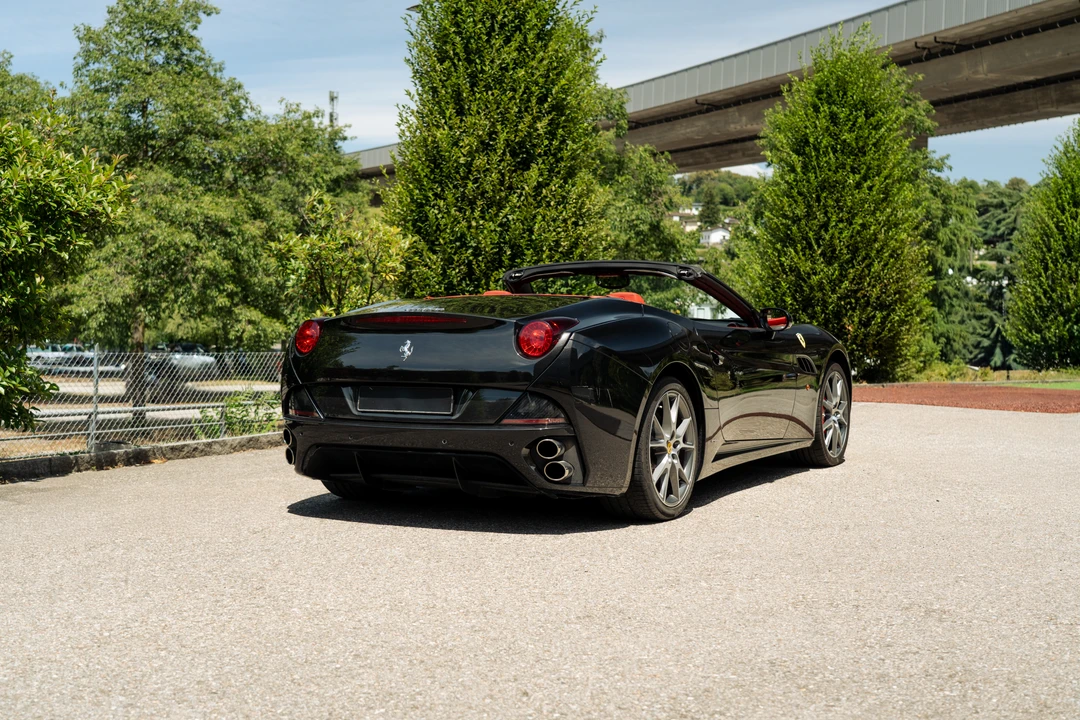 2010 Ferrari California - Image 4 of 31