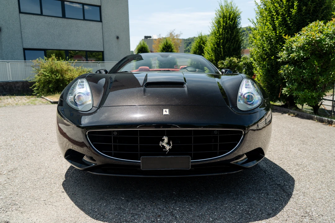 2010 Ferrari California - Image 2 of 31
