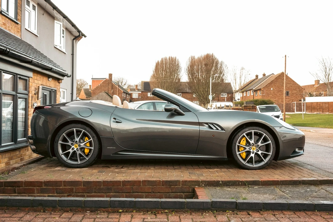 2010 Ferrari California - Image 16 of 21