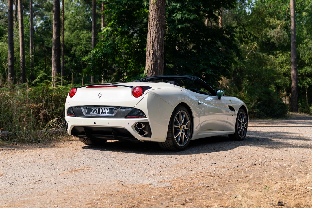 2010 Ferrari California - Image 14 of 31