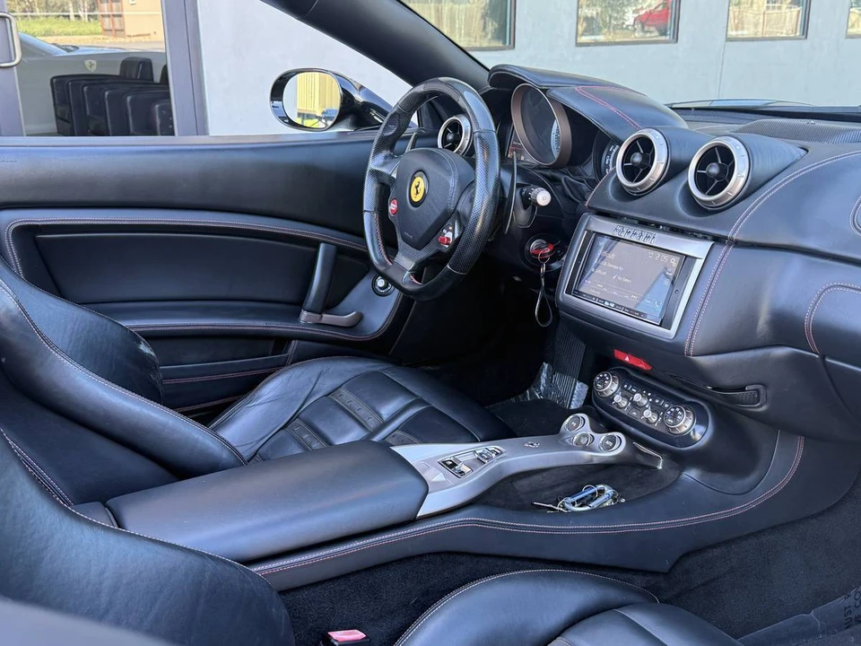 2010 Ferrari California - Image 9 of 12